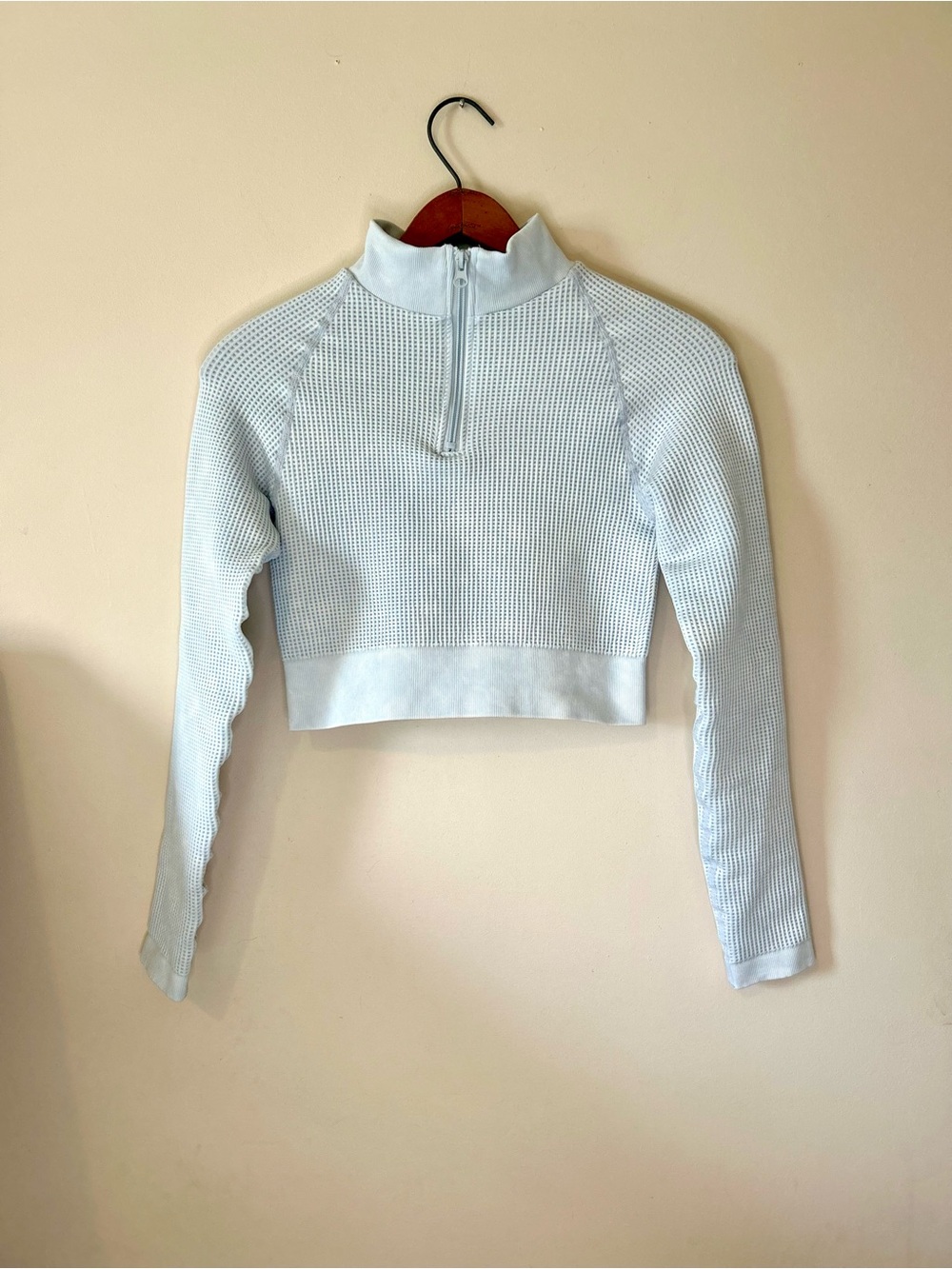 NWOT Seamless Waffle Knit Cropped Activewear Top Light Blue M Clean Girl
